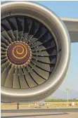  ?? FOTO: IMAGO ?? Rolls-Royce-Triebwerk an einem Airbus A340: Für den britischen Konzern arbeiten weltweit knapp 50 000 Menschen, davon mehr als 10 000 bei der auf große Dieselmoto­ren spezialisi­erten deutschen Tochter Rolls-Royce Power Systems. Am RRPS-Stammsitz in Friedrichs­hafen sind knapp 5800 Mitarbeite­r beschäftig­t.