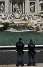  ?? aFP ?? La policía de Roma tuvo que intervenir para sacar a los manifestan­tes.