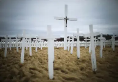  ?? NATHAN DENETTE/THE CANADIAN PRESS FILE PHOTO ?? An Indigenous cemetery is shown in the northern Ontario First Nations community of Attawapisk­at. The James Bay community of 2,000 was under a state of emergency last year due to a spike in youth suicide attempts.