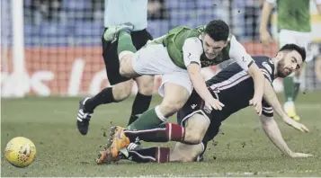  ?? PICTURES: ROSS PARKER/SNS ?? 0 Hibernian’s John Mcginn is tackled by Ross Draper of Ross County