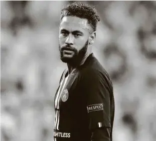  ?? Susana Vera/reuters ?? O atacante Neymar, do Paris Saint-germain, foi condenado a pagar uma multa referente à sonegação do imposto de renda junto à Receita Federal