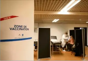  ?? (Photo Var-matin) ?? À partir de ce vendredi matin,   nouveaux créneaux seront mis en place dans le Var pour les candidats au vaccin.