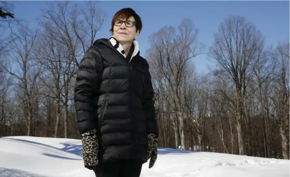  ?? BLAIR GABLE PHOTOS FOR THE TORONTO STAR ?? Cindy Blackstock poses near the grave of her hero, Peter Bryce, in Ottawa. In the early 20th century, the doctor exposed appalling health conditions for aboriginal children at residentia­l schools.