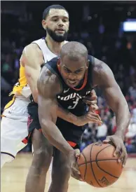  ?? MICHAEL WYKE / AP ?? Chris Paul of the Houston Rockets tries to evade the clutches of Tyler Ennis of the Los Angeles Lakers on Sunday.