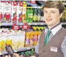  ?? BILD: SN/SPAR ?? Fabian Thamm hat das SPARTraine­eprogramm erfolgreic­h abgeschlos­sen und ist derzeit als Marktleite­r im SPAR-Supermarkt Faistenau tätig.