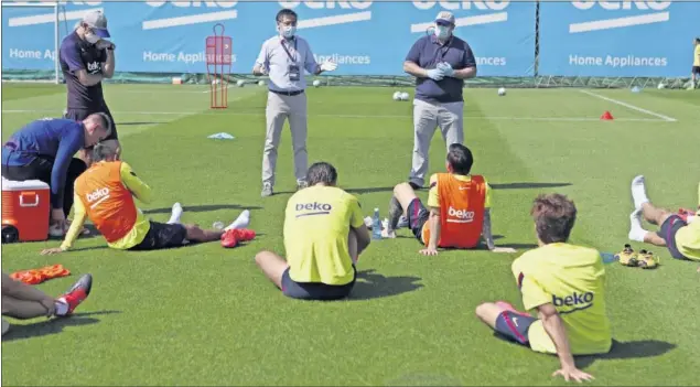  ??  ?? Josep Maria Bartomeu, en una charla post-confinamie­nto con los jugadores en la Ciutat Esportiva.