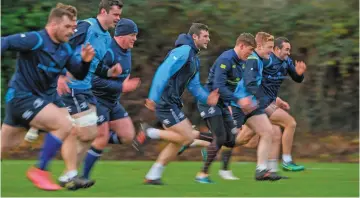  ??  ?? Dave Kearney hopes his side can raise the bar against Edinburgh tonight and going through his paces with Cian Healy, James Ryan, Tadhg Furlong, Robbie Henshaw, Garry Ringrose and James Tracy