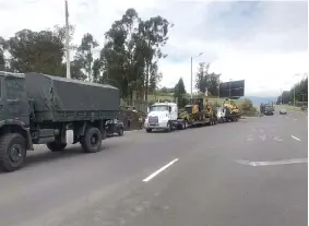  ??  ?? ARRIBO. Los militares llegaron a Buenos Aires con su maquinaria.