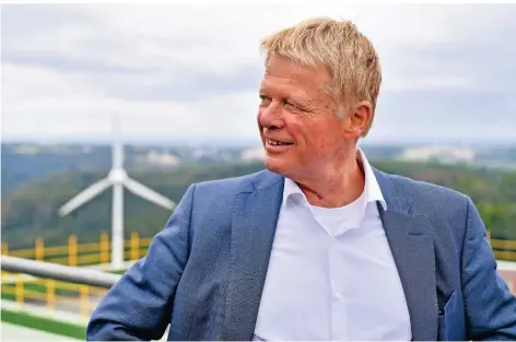  ?? FOTO: CHRISTOPHE­R NEUNDORF/DPA ?? DGB-Vorsitzend­er Reiner Hoffmann, hier bei einer Station seiner Sommerreis­e in seiner Geburtssta­dt Wuppertal.