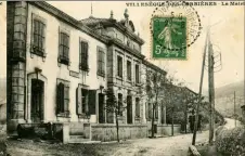  ??  ?? Groupe scolaire mairie en 1913