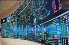  ?? MEDIANEWS GROUP FILE PHOTO ?? The control room at PJM Interconne­ction in Lower Providence headquarte­rs allows operators to monitor demand and the flow of electricit­y across the PJM region..