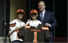  ?? MATT ROURKE/THE ASSOCIATED PRESS ?? NFL commission­er Roger Goodell, right, poses with Cleveland Browns’ fans after the team selected Myles Garrett with the number-one overall pick.