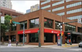  ?? SUBMITTED PHOTO ?? The Santander Bank branch at Sixth and Penn streets in Reading.