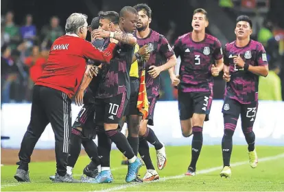  ?? IMAGO7 ?? Gerardo Martino y sus jugadores del Tricolor.