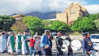  ?? PICTURE: DAVID RITCHIE ?? CONGREGANT­S: Members of the St Mark’s Anglican Church in District Six walked from their church yesterday to sanctify the newly named Father John Oliver footbridge. Oliver was the rector of St Mark’s for 18 years.