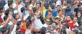  ??  ?? Janata Dal (Secular) supporters celebrate outside the residence of former prime minister Deve Gowda in Bengaluru on Tuesday. ARIJIT SEN/HT PHOTO