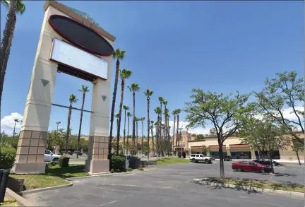  ?? Dan Watson/The Signal ?? The large standard on the left, used to display the Ralphs and Rite Aid logos, now stands in a nearly empty parking lot of the Castaic Village shopping center on Wednesday. A Valencia couple recently purchased the property, and are looking to improve the shopping center.