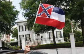  ?? (AP/Rogelio V. Solis) ?? The Mississipp­i flag, the last state flag to include the Confederat­e battle flag as part of its design, will no longer be displayed by Walmart as Mississipp­i debates a possible design change.