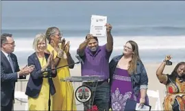  ?? Christina House Los Angeles Times ?? FROM LEFT, Dean Logan of the county registrar’s office, Supervisor­s Janice Hahn and Holly Mitchell, Anthony Bruce, wife Sandra Bruce and Kavon Ward.