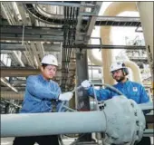  ?? XINHUA ?? Staff at work at Yanbu Aramco Sinopec Refining Company’s factory. China Petrochemi­cal Corporatio­n and Saudi Aramco set up the joint venture in 2012, and production started in 2016.