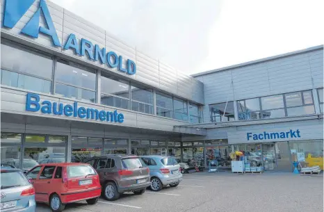  ?? FOTO: MARTIN BAUCH ?? Die Lutz-Gruppe mit Sitz in Gersthofen integriert künftig den Arnold-Fachmarkt in Bopfingen. Der bayerische Groß-Fachhändle­r übernimmt auch den kompletten Mitarbeite­rstamm. Alle 45 Arbeitsplä­tze und der Name Arnold bleiben erhalten.