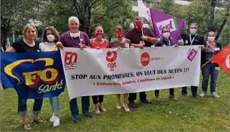  ?? (Photo F. D.) ?? « Vous nous avez applaudis, venez nous soutenir dans la rue ! », santé, réunis en intersyndi­cale. clament les profession­nels de