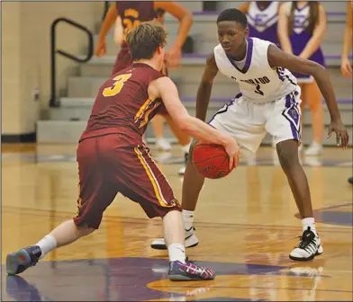  ?? Terrance Armstard/News-Times ?? Defense: El Dorado's Brenden Johnson defends against Lake Hamilton's Jordan Harper during their clash in the second round of the 6A West Conference Tournament in Wildcat Arena back in February. Although the Wildcats have lost seniors Daniel Gafford,...