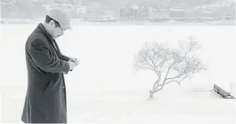  ??  ?? La nieve incide para que este sea el filme visualment­e más contundent­e del maestro coreano.