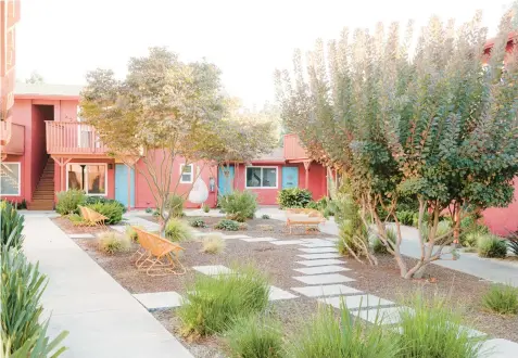  ?? JASON HENRY/THE NEW YORK TIMES PHOTOS ?? A courtyard and dwellings operated by Priya Living are seen Oct. 31 in Warm Springs, California.