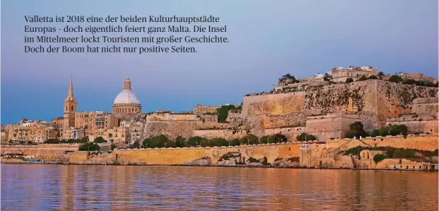  ??  ?? Schwer zu erobernde Schönheit: Valletta ist stark befestigt, weil die Stadt immer ein Vorposten Europas im Mittelmeer war, der oft angegriffe­n wurde.