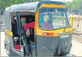  ?? HT ?? ■
Mumbai autos moving in Prayagraj carrying migrant workers.