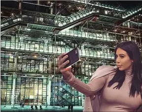  ??  ?? ##JEL#198-202-http://bit.ly/2jLaUe9##JEL# Non, Kim Kardashian n’est pas revenue à Paris pour prendre ce selfie.