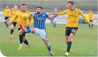  ??  ?? Cowdenbeat­h’s Kris Renton tries to break away from Edinburgh City pair Calum Crane and Liam Henderson