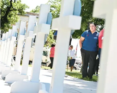  ?? WALLY SKALIJ/LOS ANGELES TIMES ?? Mourners visit a memorial for the victims of a mass shooting May 26 in Uvalde, Texas.