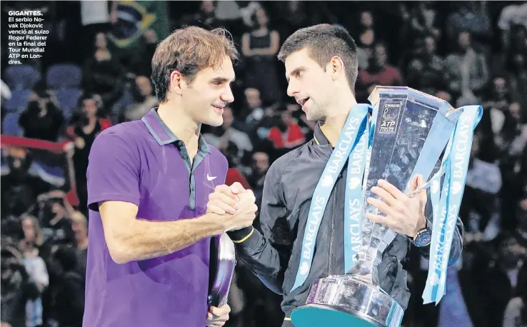  ?? POR ERIC NÚÑEZ The Associated Press ?? GIGANTES. El serbio Novak Djokovic venció al suizo Roger Federer en la final del Tour Mundial ATP en Londres.