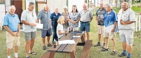  ?? Picture: ROB KNOWLES ?? HARDWORKIN­G COMMITTEE: The Bathurst Agricultur­al Show organising committee met at the Bathurst Showground­s on Monday evening to finalise arrangemen­ts for the upcoming show. Boerewors rolls were prepared on the braai and the committee members socialised...