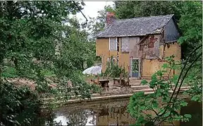  ??  ?? Construit en 1880, le lavoir va être reconstrui­t à l’identique.