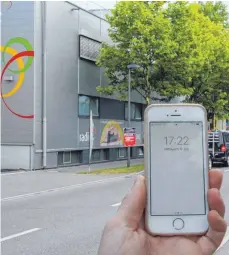  ?? FOTO: FLORIAN BÜHRER ?? 5G steht für das neue „Supernetz“beim Mobilfunk. In Ravensburg könnte es auf Straßenlat­ernen installier­t werden.