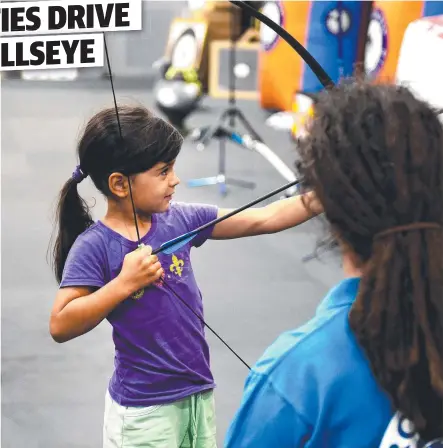  ?? Picture: ALIX SWEENEY ?? SKILLS BONUS: Mika Bello, 5, and Jeremy Hurburgh from Rowes Bay Archery Club during a tryout.