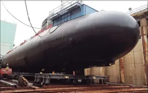  ?? Jessica Hill / Associated Press ?? In this July 2015 photo, shipyard workers at General Dynamics Electric Boat prepare the submarine Illinois for float-off in Groton.