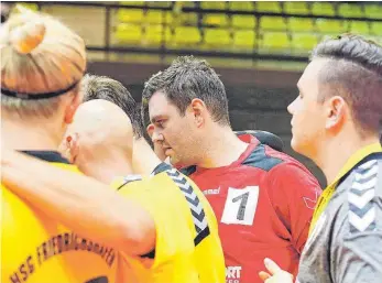  ?? FOTO: ALHO ?? Die HSG-Landesliga-Handballer müssen am Wochenende zum Tabellenfü­hrer reisen.