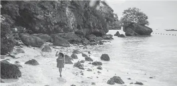  ??  ?? The beachside part of the cliff of the Amorita Beach Resort in Panglao, Bohol. The seawaters in this resort were found free of coliform and safe for swimming.