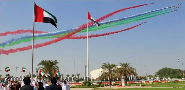 ?? Photo by Juidin Bernarrd ?? A mesmerisin­g performanc­e by the aerobatic team over the Union House in Dubai displaying the colours of the UAE flag as part of the UAE Flag Day celebratio­ns on Thursday. —