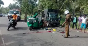  ??  ?? Three people died in this accident in Chilaw. Pic by Augustin Fernando