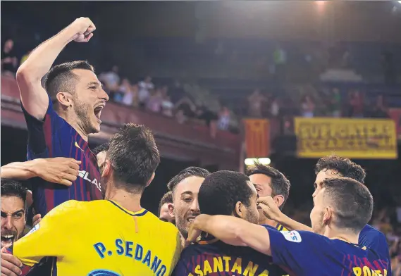  ?? FOTO: MANEL MONTILLA ?? Dyego marcó el tercer gol azulgrana a falta de siete décimas para el final y llevó el partido a la prórroga. El brasileño también marcó el penalti definitivo para igualar la final