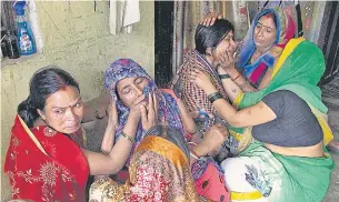  ?? AFP ?? Relatives mourn after the body of journalist Rajdeo Ranjan is brought to his home in Siwan on Saturday. Gunmen shot dead two journalist­s in 24 hours in separate incidents in eastern India, police and local reports said.