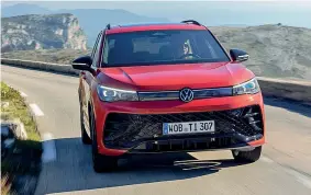 ?? ?? Volkswagen Tiguan in Costa Azzurra. I prezzi partono da 39.700 euro per le mild hybrid