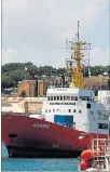  ??  ?? Malta. Los 58 migrantes del Aquarius desembarca­ron ayer.