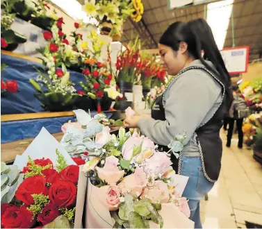  ?? DAVID VALDEZ ?? Clientela llenó los mercados