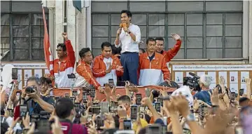  ?? ?? The likely next prime minister elect of Thailand Pita Limjaroenr­at gives a speech during his victory parade in the capital, Bangkok.